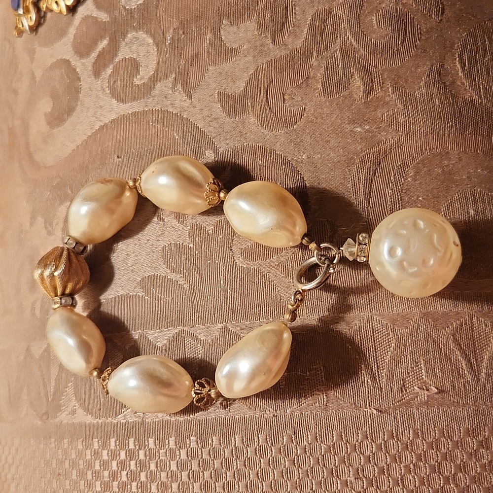 Gold and pearl bracelet